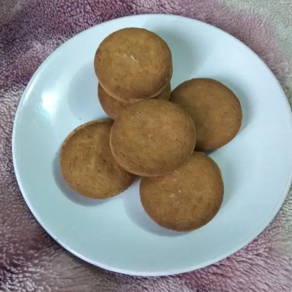Pequenos biscoitos de merengue com coco
