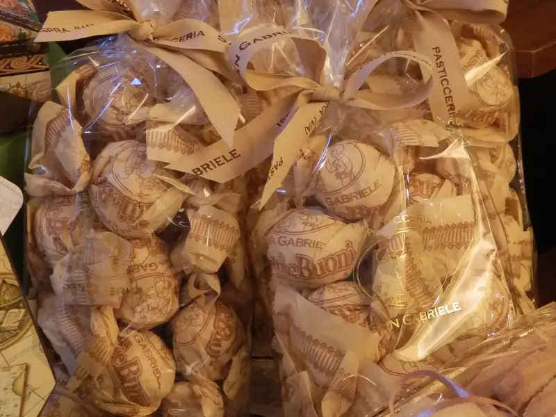 Deliciosos, mas simples: bolinhos de amêndoas e avelãs