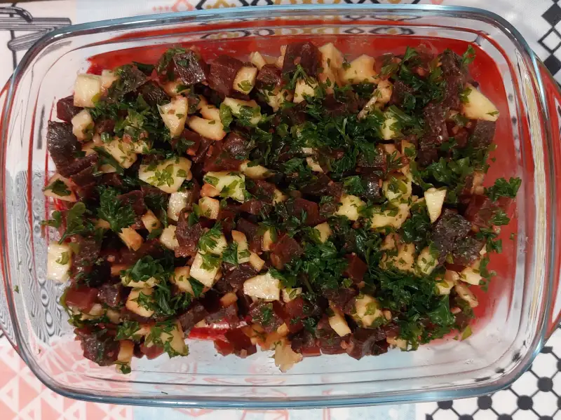 Salada de beterrabas vermelhas e maçã